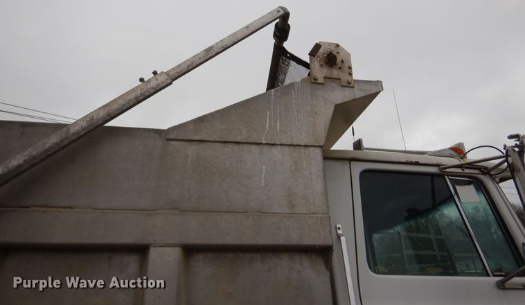 image for item EK9134 1993 Ford L9000 dump truck