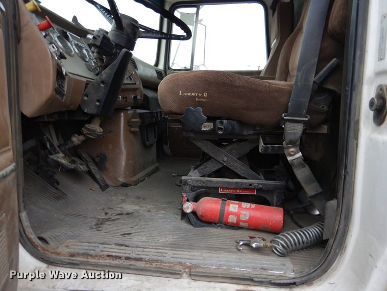 image for item EK9134 1993 Ford L9000 dump truck