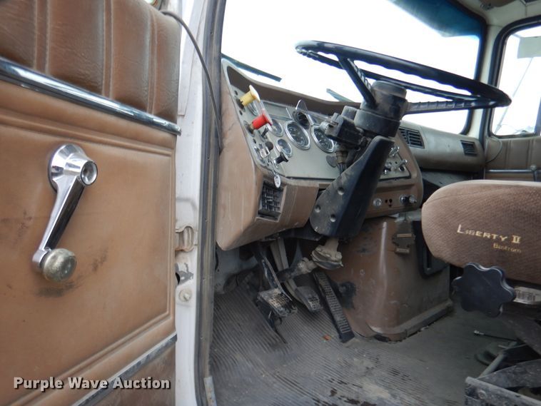 image for item EK9134 1993 Ford L9000 dump truck