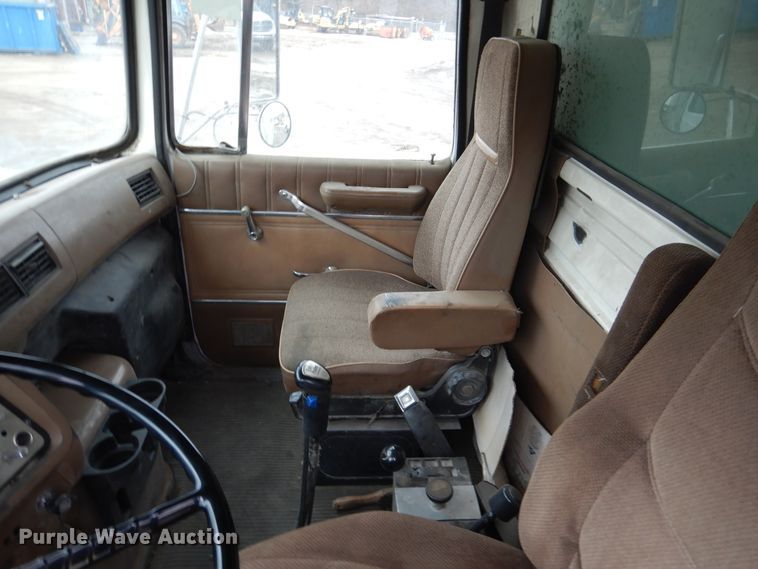 image for item EK9134 1993 Ford L9000 dump truck