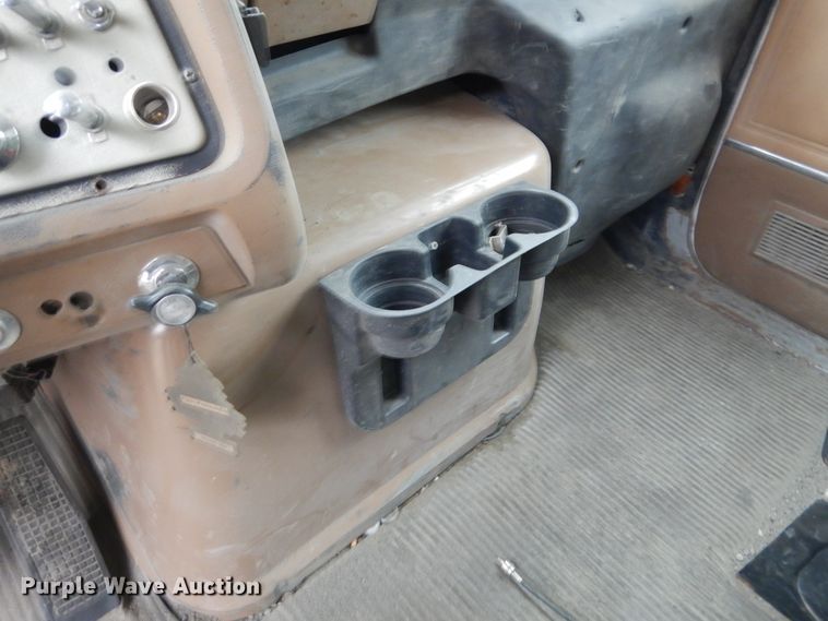 image for item EK9134 1993 Ford L9000 dump truck