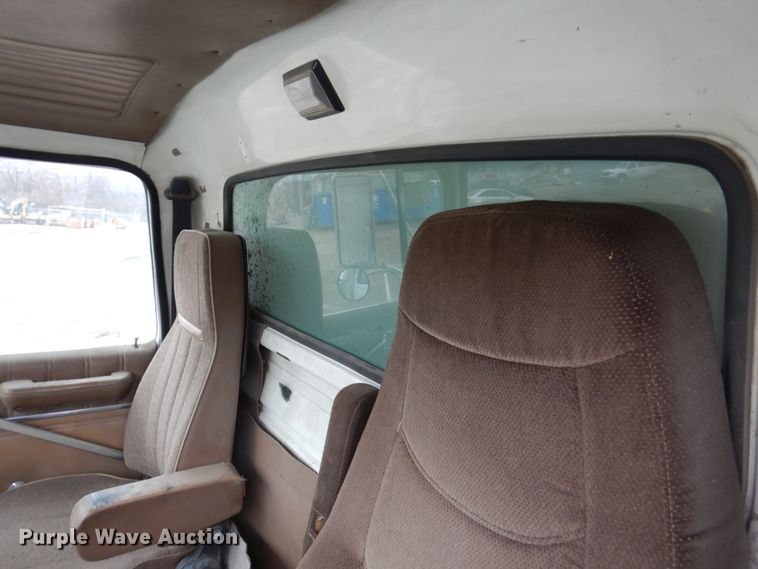 image for item EK9134 1993 Ford L9000 dump truck