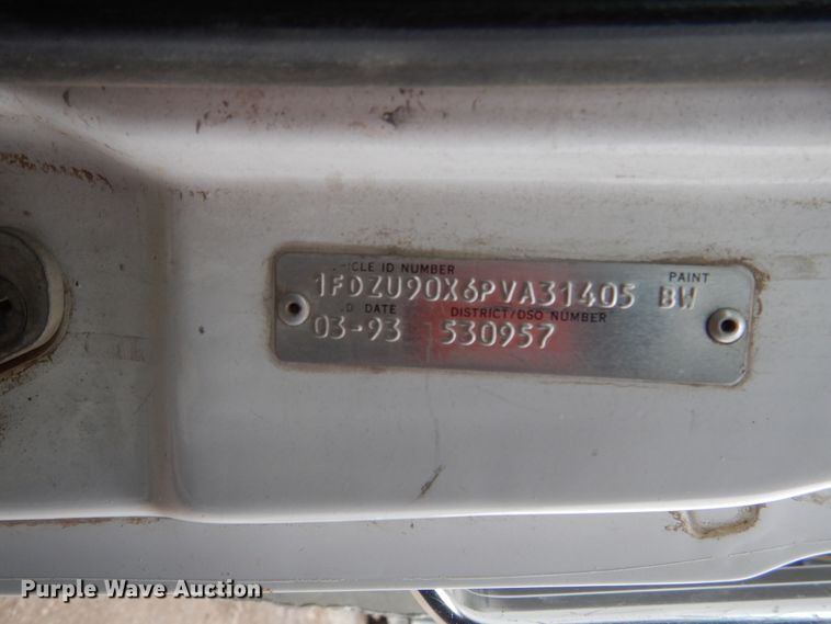 image for item EK9134 1993 Ford L9000 dump truck