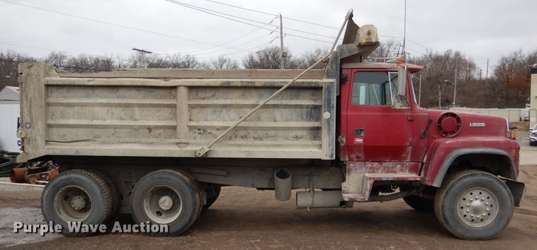 image for item EK9135 1995 Ford L8000 dump truck