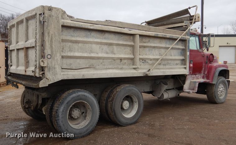 image for item EK9135 1995 Ford L8000 dump truck