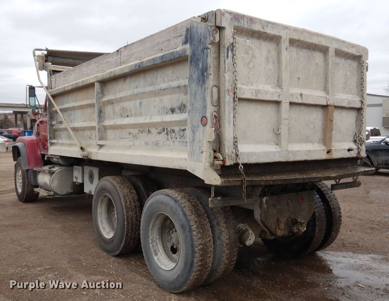 image for item EK9135 1995 Ford L8000 dump truck