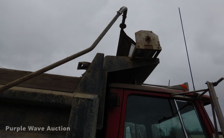 image for item EK9135 1995 Ford L8000 dump truck