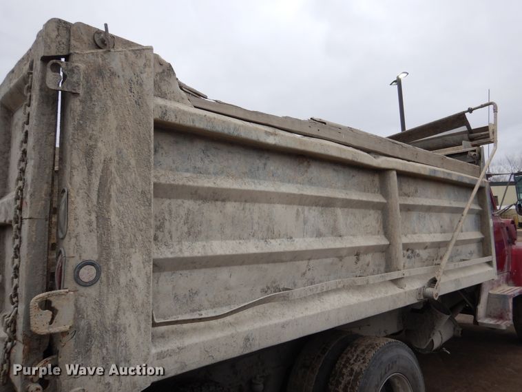 image for item EK9135 1995 Ford L8000 dump truck