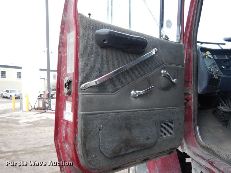 image for item EK9135 1995 Ford L8000 dump truck