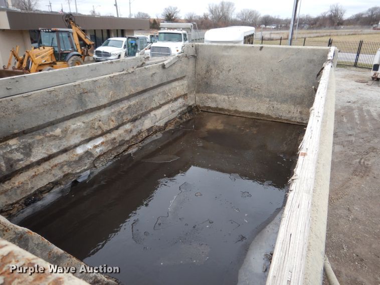 image for item EK9135 1995 Ford L8000 dump truck