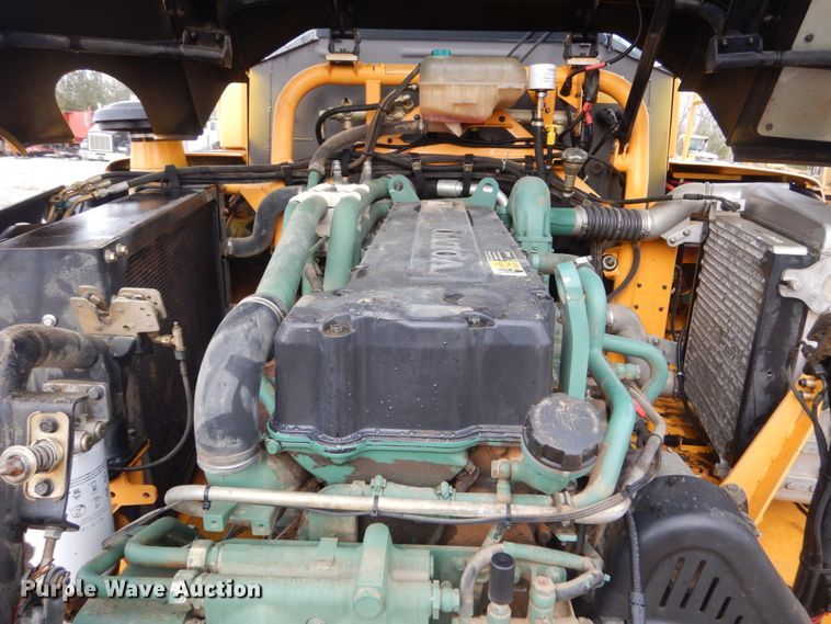 image for item FU9075 2005 Volvo A35D articulated haul truck