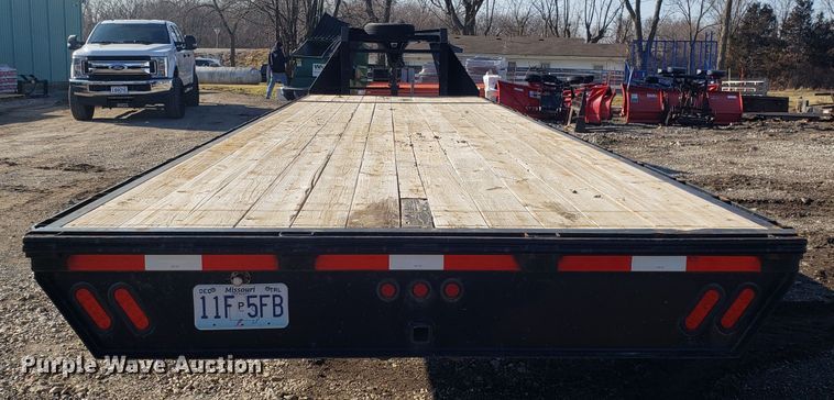image for item GA9375 2013 flat bed trailer