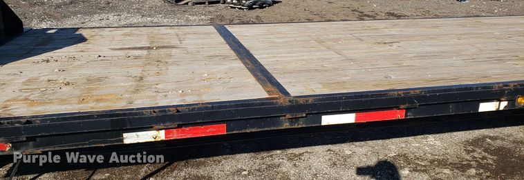 image for item GA9375 2013 flat bed trailer