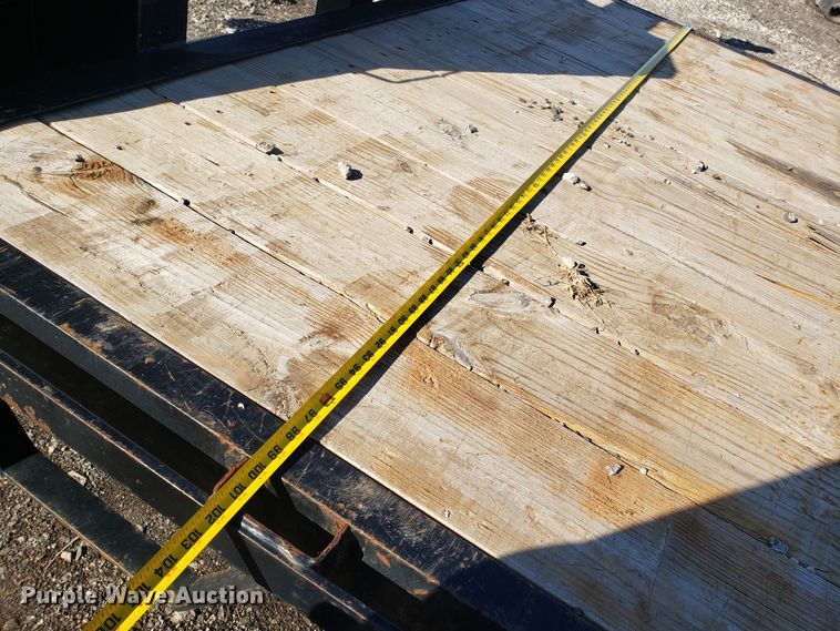 image for item GA9375 2013 flat bed trailer