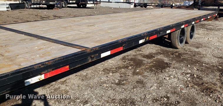 image for item GA9375 2013 flat bed trailer