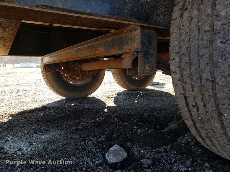 image for item GA9375 2013 flat bed trailer