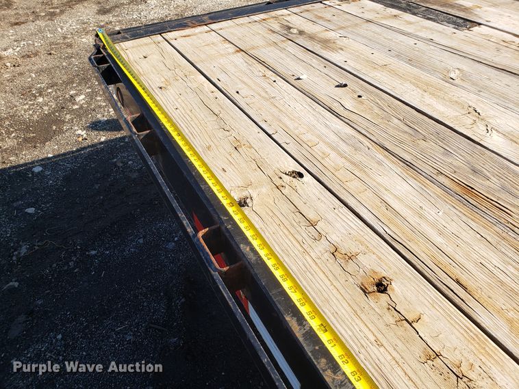 image for item GA9375 2013 flat bed trailer