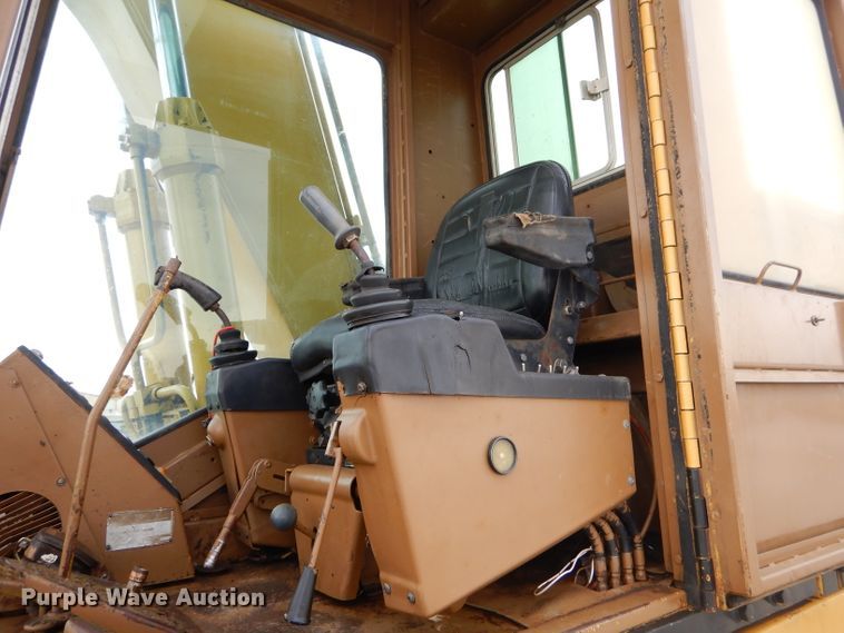 image for item GB9593 1990 Caterpillar 215D LC excavator