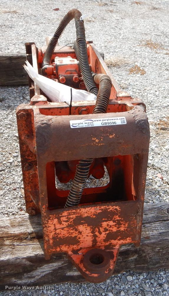 image for item GB9596 NPK E-205 hydraulic hammer