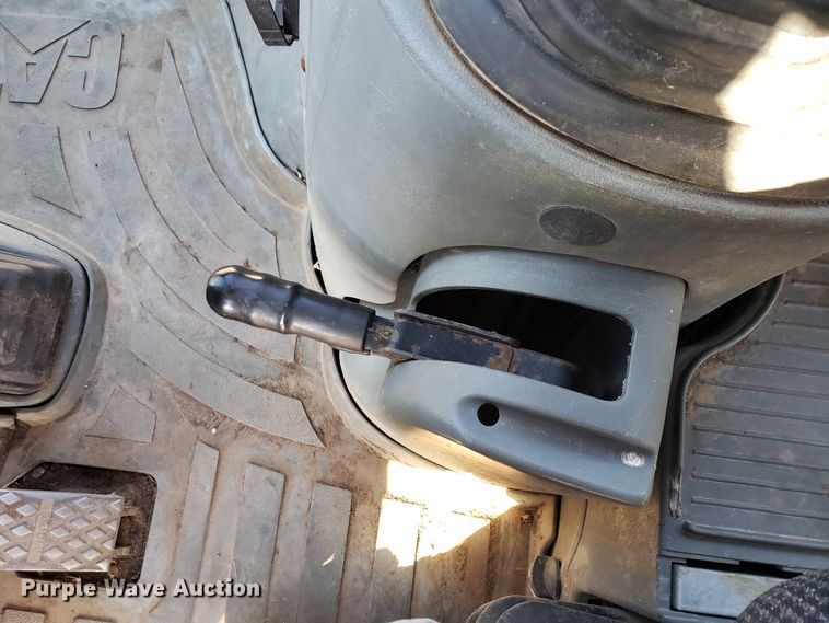 image for item GB9598 2002 Caterpillar 420D backhoe