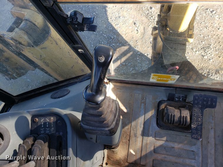 image for item GB9598 2002 Caterpillar 420D backhoe