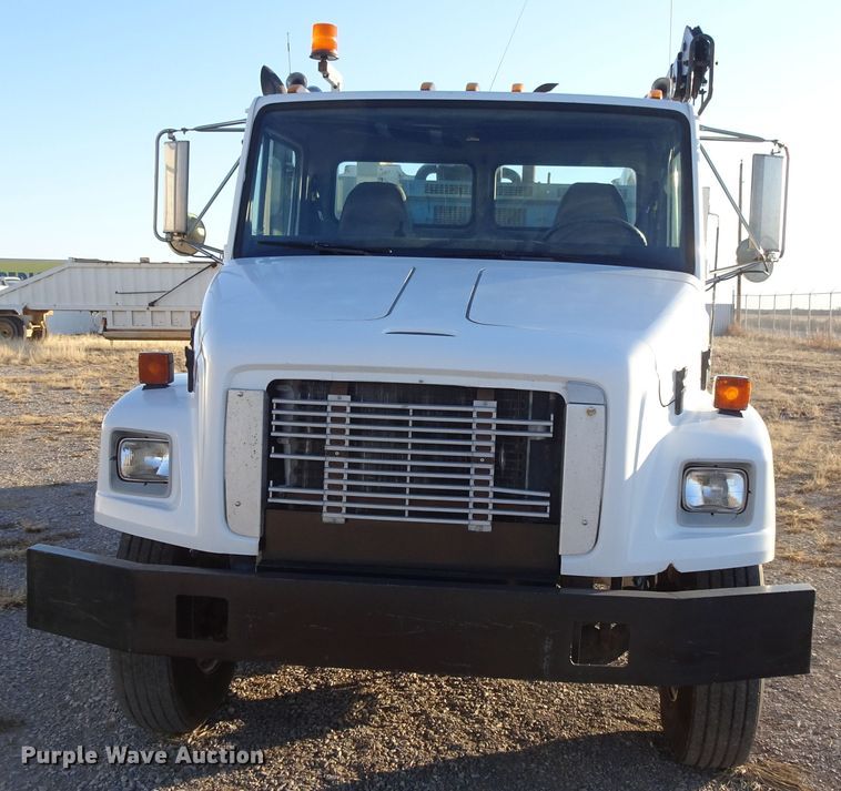 image for item GC9142 2003 Freightliner FL70 service truck with crane