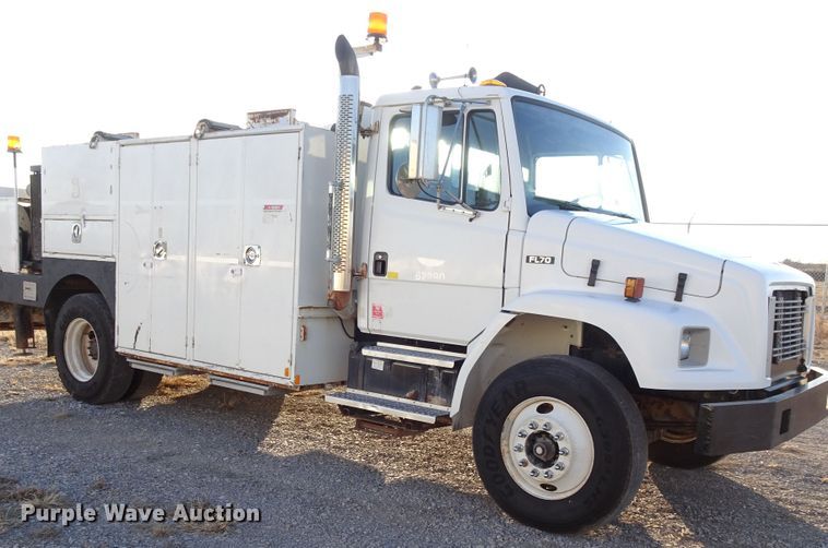 image for item GC9142 2003 Freightliner FL70 service truck with crane