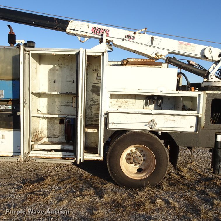 image for item GC9142 2003 Freightliner FL70 service truck with crane