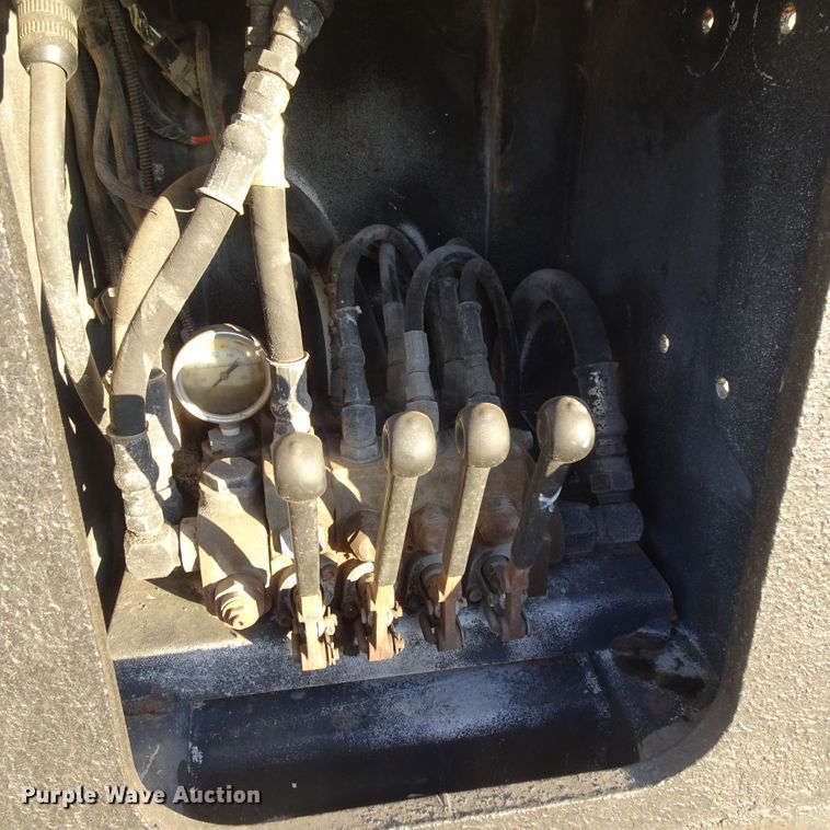 image for item GC9142 2003 Freightliner FL70 service truck with crane