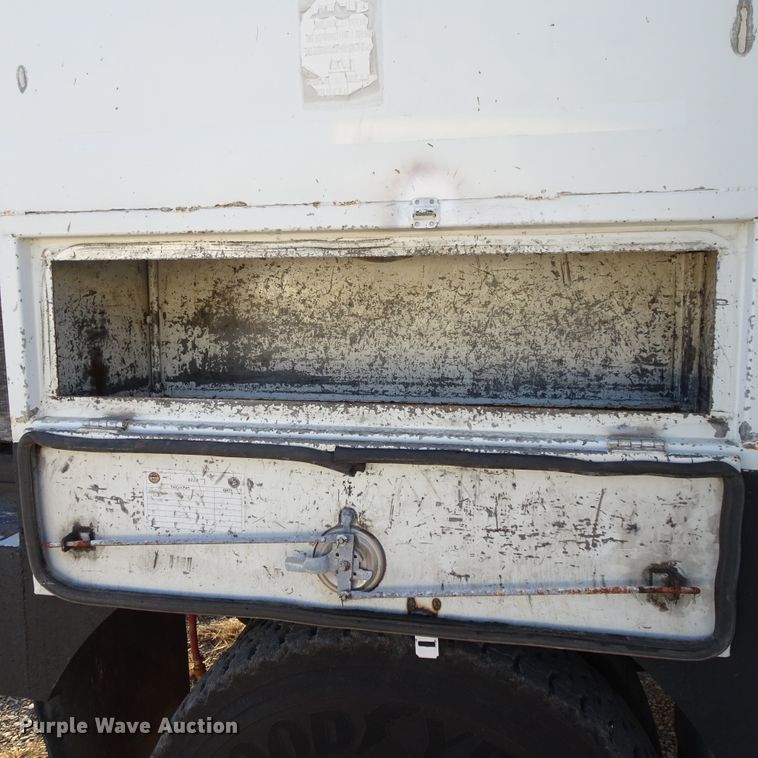 image for item GC9142 2003 Freightliner FL70 service truck with crane