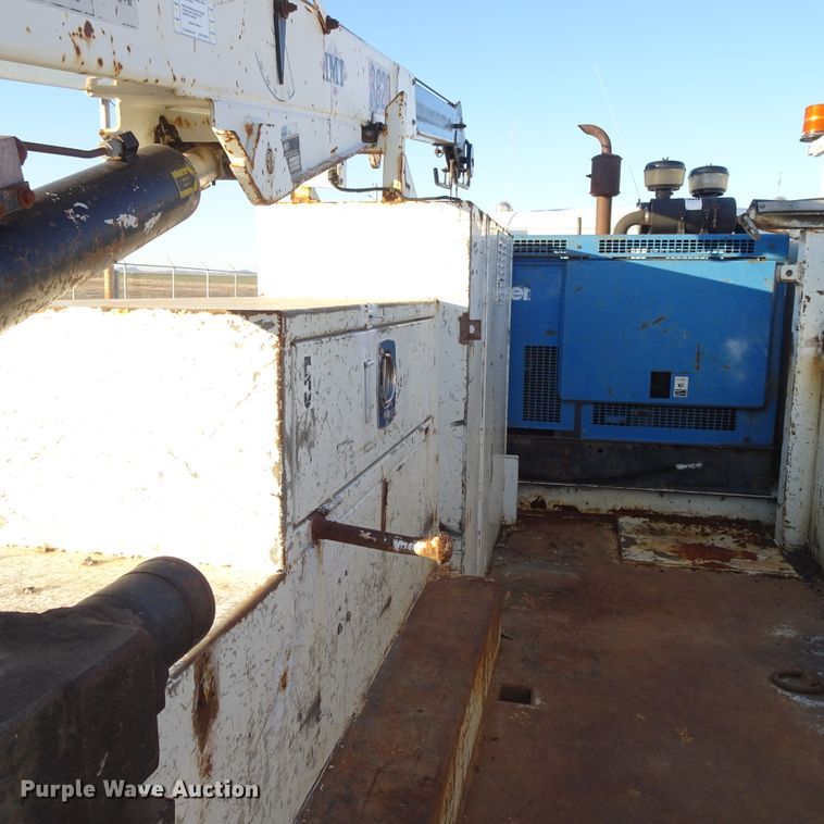 image for item GC9142 2003 Freightliner FL70 service truck with crane