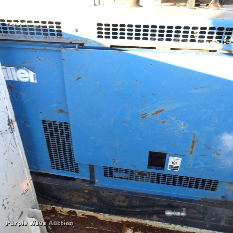 image for item GC9142 2003 Freightliner FL70 service truck with crane