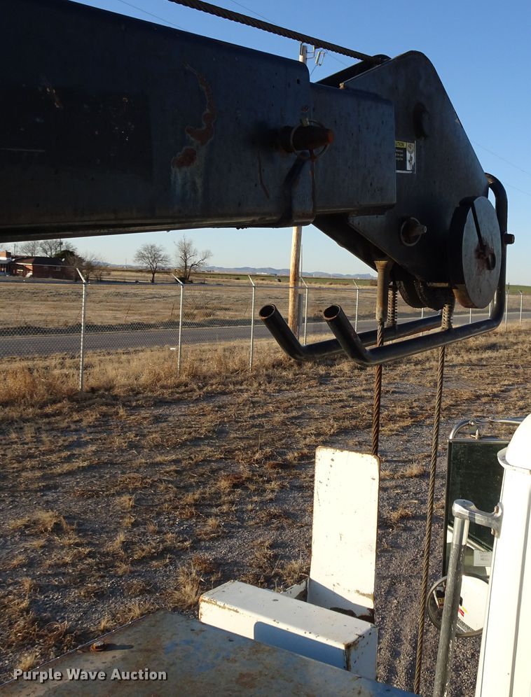 image for item GC9142 2003 Freightliner FL70 service truck with crane