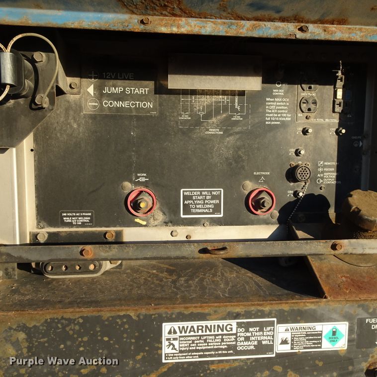 image for item GC9142 2003 Freightliner FL70 service truck with crane