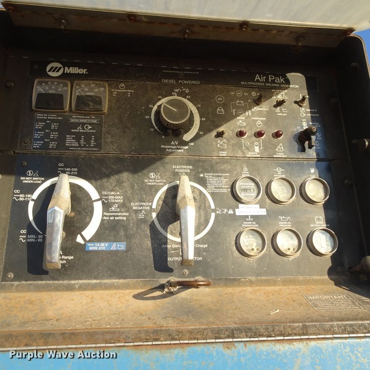 image for item GC9142 2003 Freightliner FL70 service truck with crane