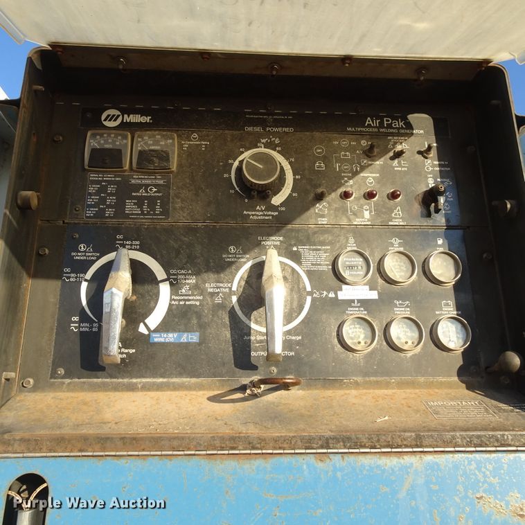 image for item GC9142 2003 Freightliner FL70 service truck with crane