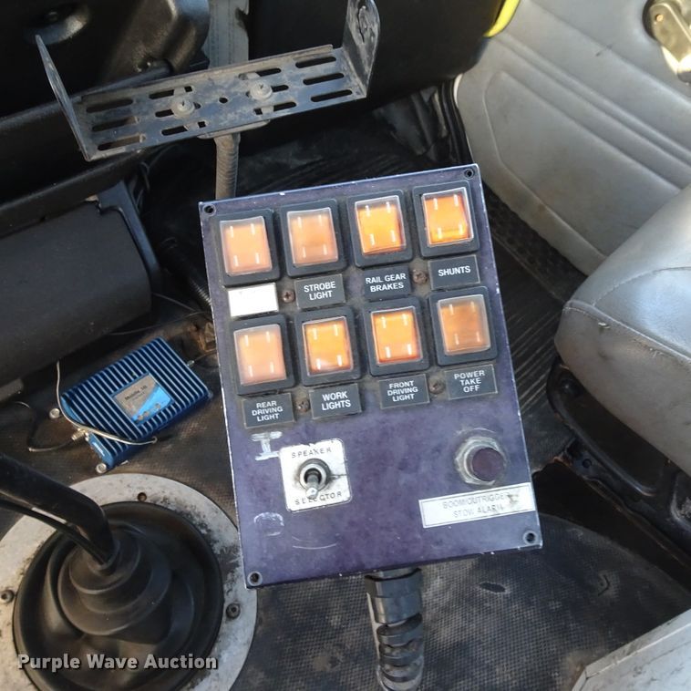 image for item GC9142 2003 Freightliner FL70 service truck with crane