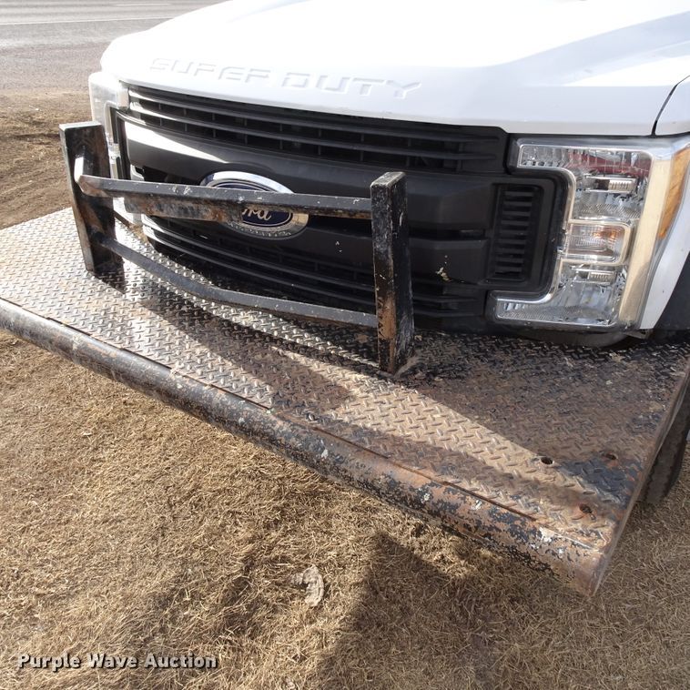 image for item GC9147 2017 Ford F550 flatbed truck