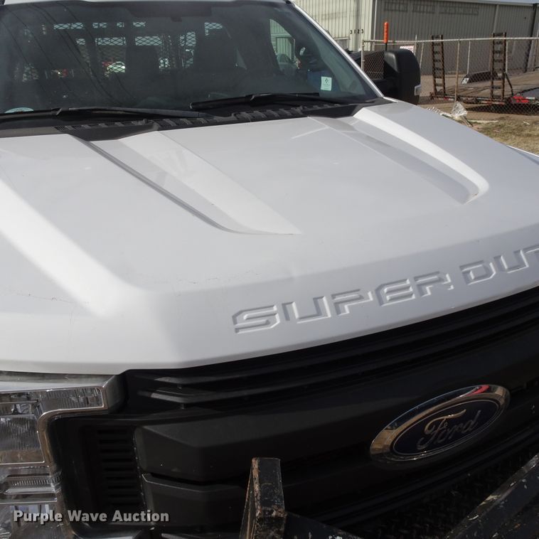 image for item GC9147 2017 Ford F550 flatbed truck