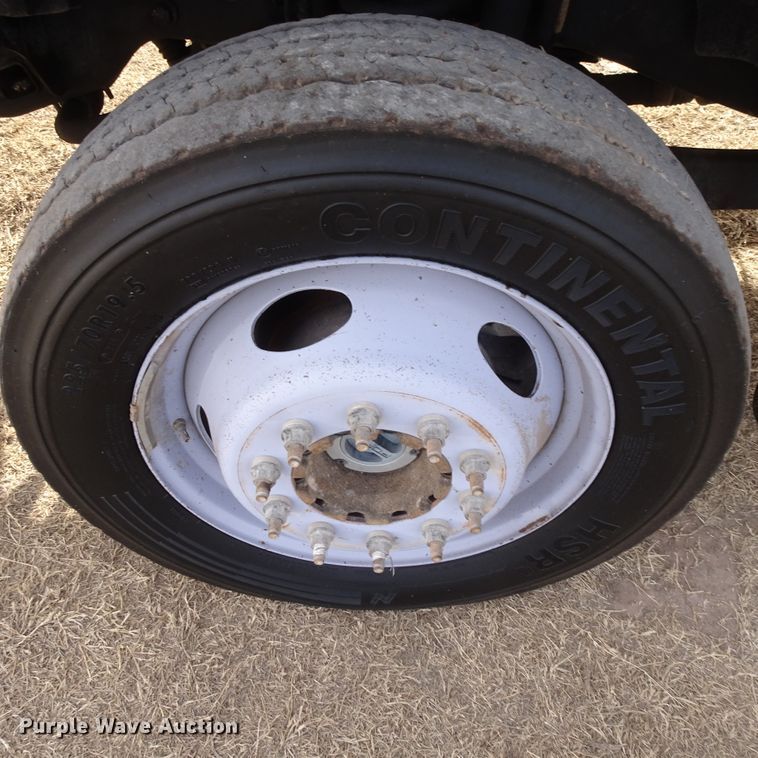 image for item GC9147 2017 Ford F550 flatbed truck