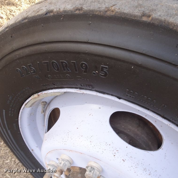 image for item GC9147 2017 Ford F550 flatbed truck