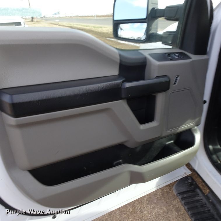 image for item GC9147 2017 Ford F550 flatbed truck