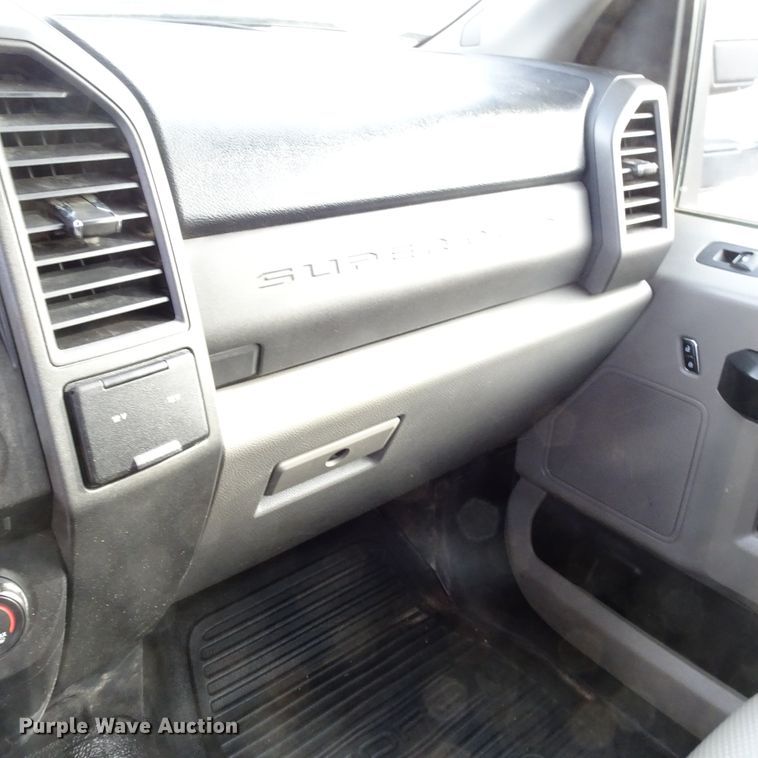 image for item GC9147 2017 Ford F550 flatbed truck