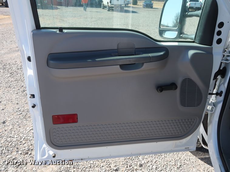 image for item GD9900 2000 Ford F450 Super Duty XL bucket truck