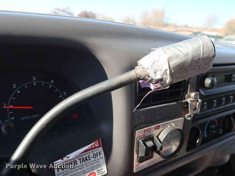 image for item GD9900 2000 Ford F450 Super Duty XL bucket truck