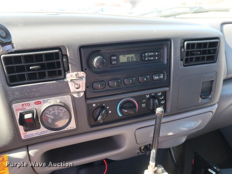 image for item GD9900 2000 Ford F450 Super Duty XL bucket truck