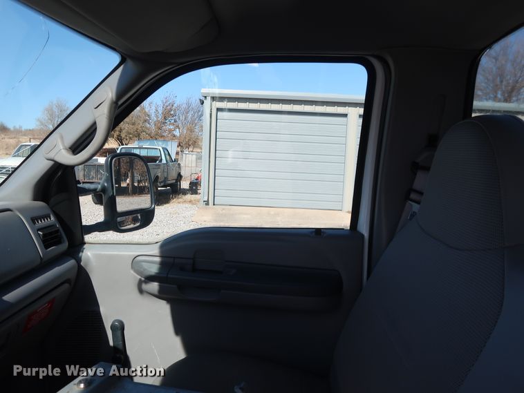 image for item GD9900 2000 Ford F450 Super Duty XL bucket truck