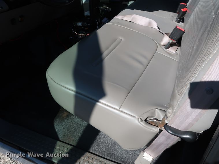 image for item GD9900 2000 Ford F450 Super Duty XL bucket truck