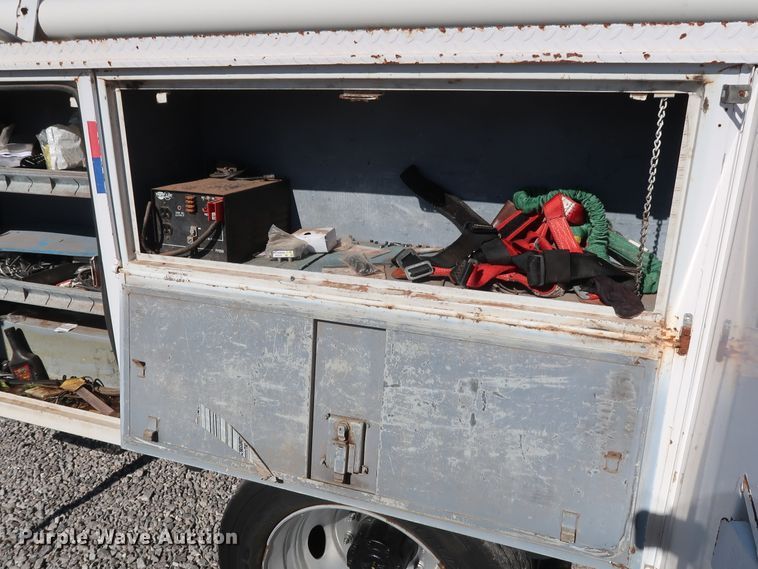 image for item GD9900 2000 Ford F450 Super Duty XL bucket truck