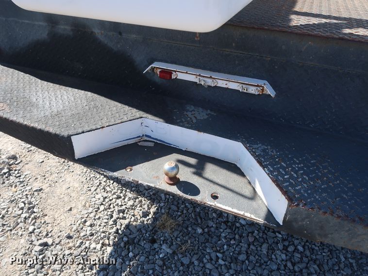 image for item GD9900 2000 Ford F450 Super Duty XL bucket truck